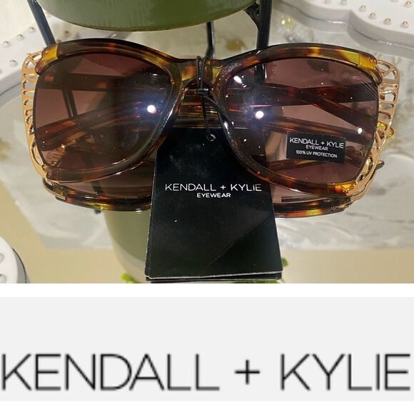 Kendall & Kylie Accessories - 𝅺KENDALL & Kylie Butterfly Sunglasses